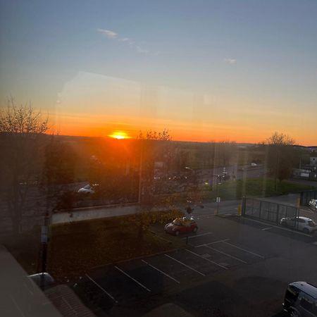 London Luxxe Suites & Apartments - London Heathrow Airport, Terminal 1 2 3 4 5 Hillingdon Buitenkant foto