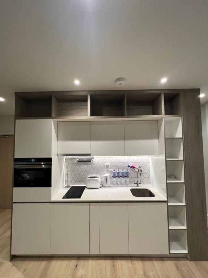 London Luxxe Suites & Apartments - London Heathrow Airport, Terminal 1 2 3 4 5 Hillingdon Buitenkant foto