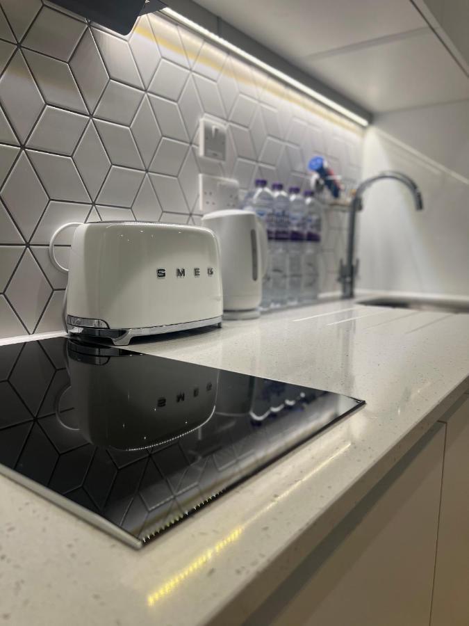 London Luxxe Suites & Apartments - London Heathrow Airport, Terminal 1 2 3 4 5 Hillingdon Buitenkant foto