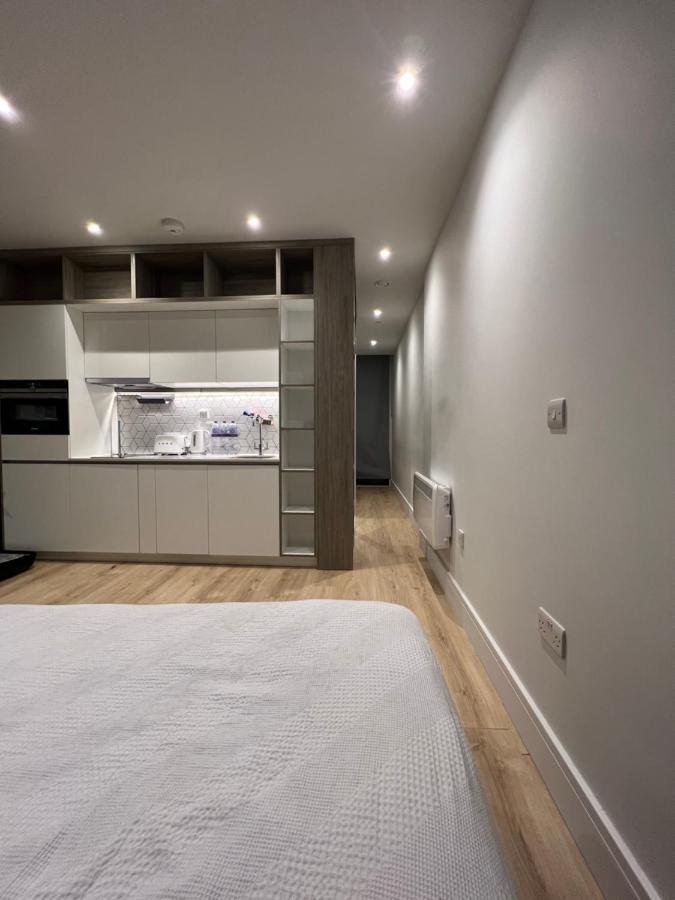 London Luxxe Suites & Apartments - London Heathrow Airport, Terminal 1 2 3 4 5 Hillingdon Buitenkant foto