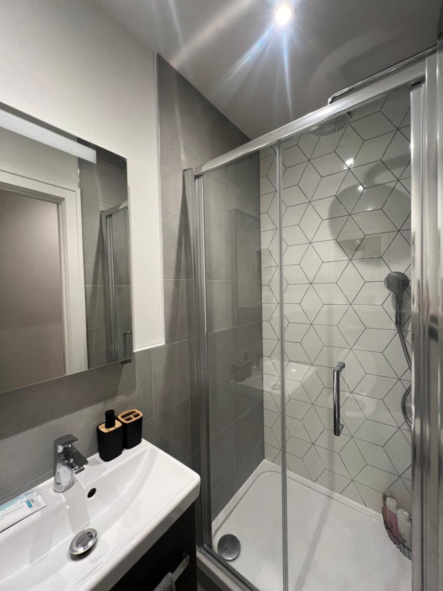 London Luxxe Suites & Apartments - London Heathrow Airport, Terminal 1 2 3 4 5 Hillingdon Buitenkant foto