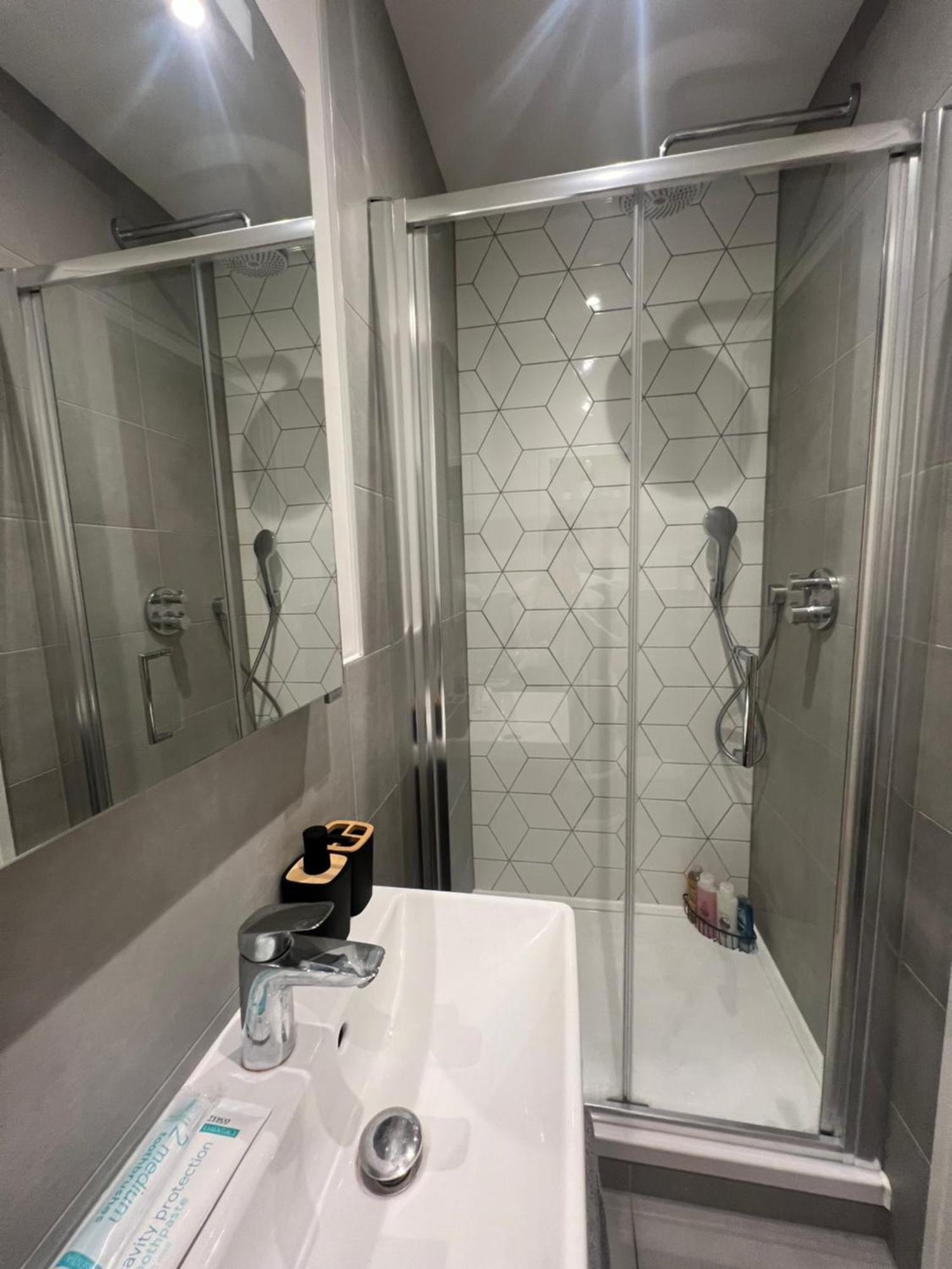 London Luxxe Suites & Apartments - London Heathrow Airport, Terminal 1 2 3 4 5 Hillingdon Buitenkant foto