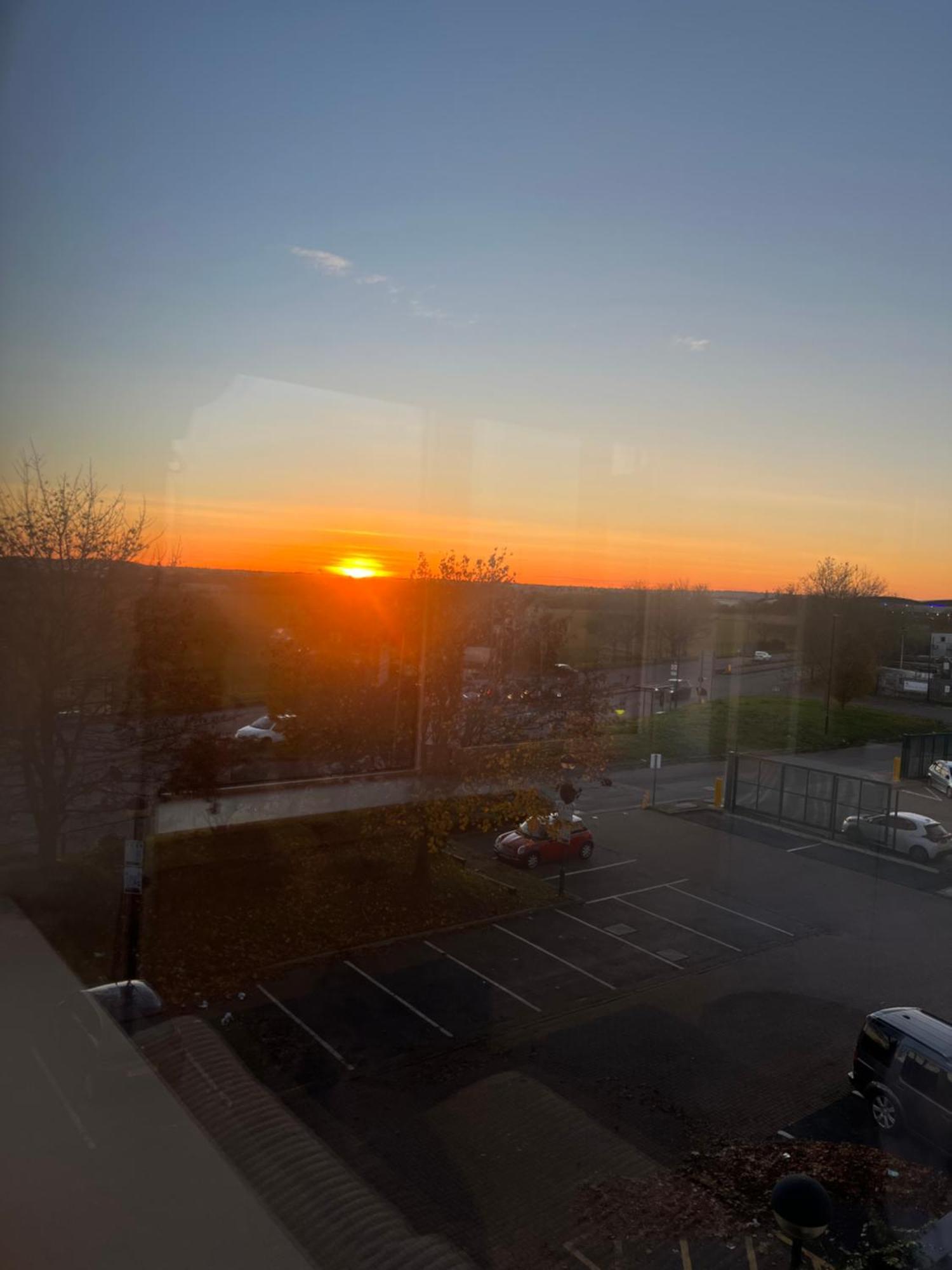 London Luxxe Suites & Apartments - London Heathrow Airport, Terminal 1 2 3 4 5 Hillingdon Buitenkant foto