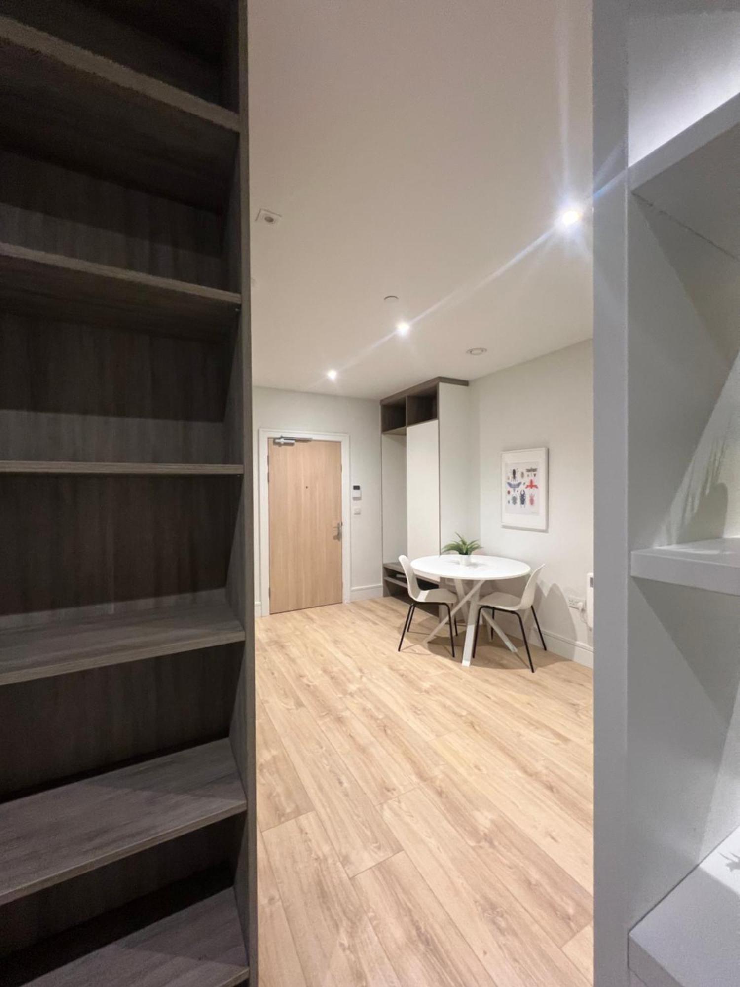 London Luxxe Suites & Apartments - London Heathrow Airport, Terminal 1 2 3 4 5 Hillingdon Buitenkant foto